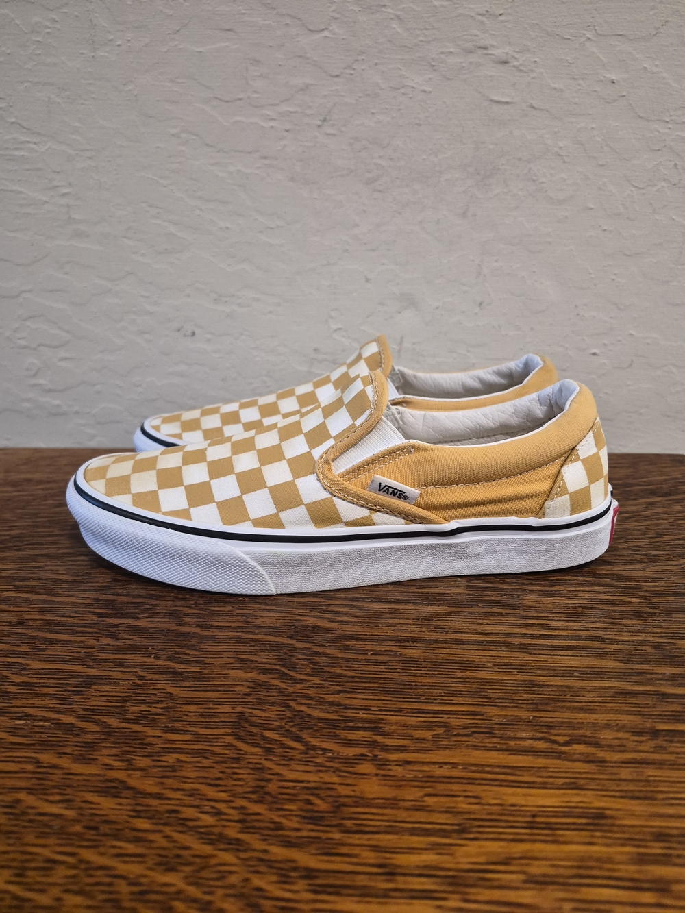 Vans Classic Slip-On Checkerboard Unisex Fashion Sneakers
Women's Size US 7.5